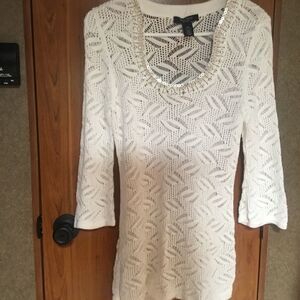 NWOT. White House/Black Market Brand Woman’s. Size MP 3/4 Sleeve Sweater w/Trim